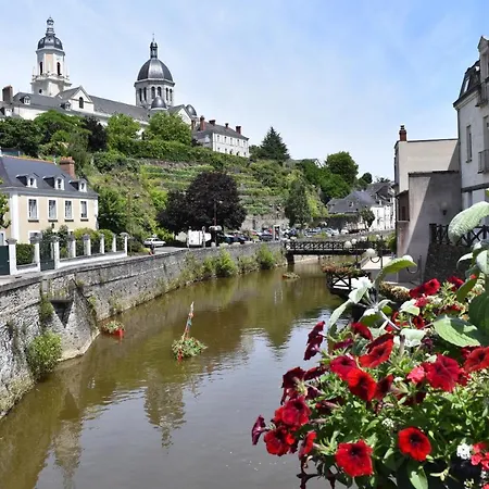 Palais L'encant Homestay Segre